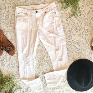 (NWOT) ELAN Brand: White Ripped Ankle Skinnies